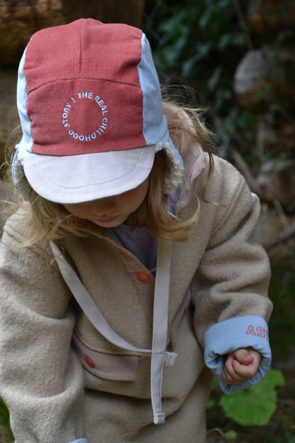 [HAPPY MESS] ORGANIC COTTON PLUSH CAP - ARCTIC CHERRY